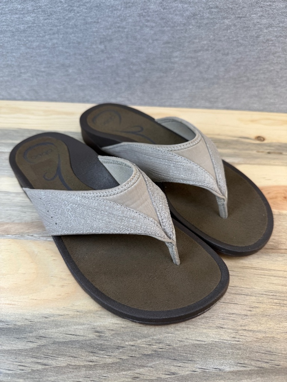 Abeo Leather Flip Flops Thong light Gray Sandals Womens Size 8 Great Condition!